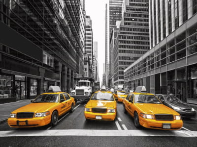 Фотошпалери Таксі у сірому місті