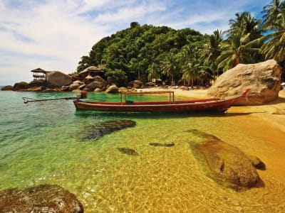 Фотообои Лодка на тропическом пляже