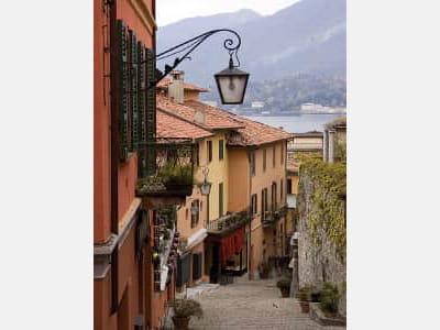 Фотообои Улица в итальянской деревне