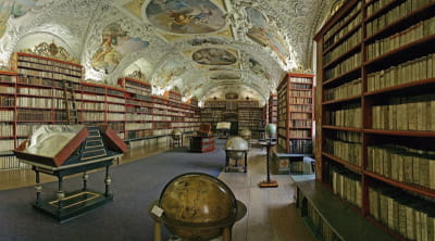 Фотообои Старинная библиотека в Праге