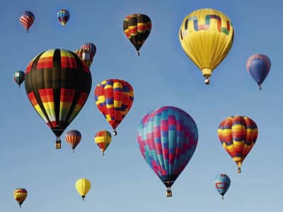 Фотообои Яркие воздушные шары в небе