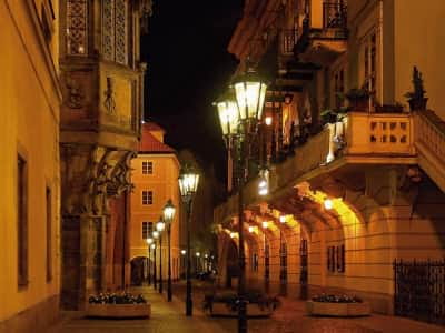 Фотообои Ночная улица в Праге