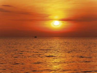 Фотообои Красивый закат над морем