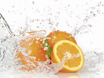 Фотообои Апельсины в воде
