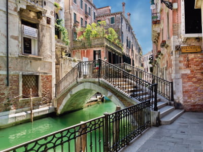 Фотообои Тихая улица в Венеции
