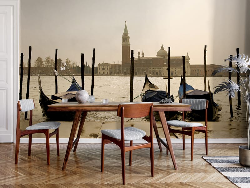 Фотообои Пристань Венеция в интерьере кухни