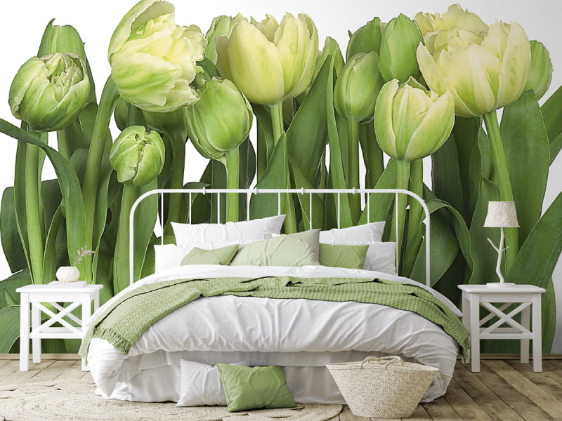 Фотошпалери Весняні тюльпани в інтер'єрі спальні