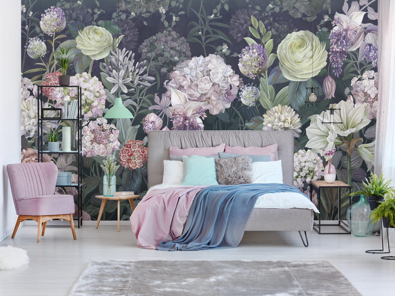 Фотообои Крупные цветы в интерьере спальни