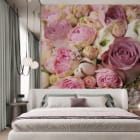 Миниатюра фотообоев Ассорти из роз в интерьере спальни