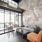 Мініатюра фотошпалер Білі польові квіти в інтер'єрі ресторану