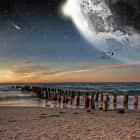 Превью фотообоев Луна над пляжем
